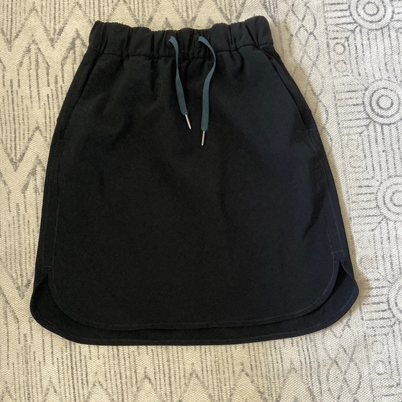 Lululemon skirt - Picture 1 of 8